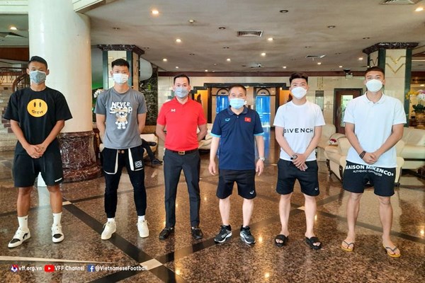 U23 Việt Nam: Nhóm 4 cầu thủ “chi viện” cuối cùng đã có mặt ở Phnom Penh - Anh 1