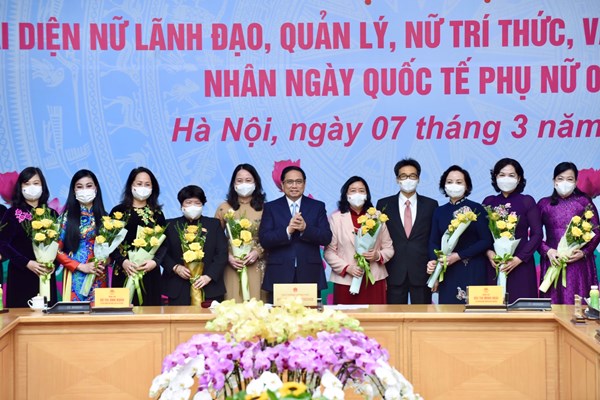Thủ tướng Phạm Minh Chính gặp mặt đại diện nữ lãnh đạo, quản lý, nữ trí thức, văn nghệ sỹ tiêu biểu - Anh 8
