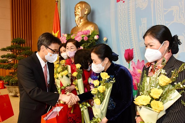 Thủ tướng Phạm Minh Chính gặp mặt đại diện nữ lãnh đạo, quản lý, nữ trí thức, văn nghệ sỹ tiêu biểu - Anh 6