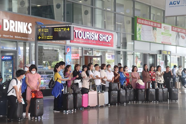 Đà Nẵng: Im ắng trong ngày đầu tiên mở cửa đón khách quốc tế - Anh 3