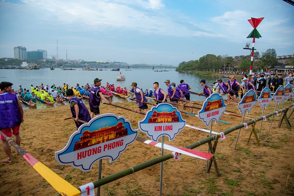 Sôi nổi giải đua ghe truyền thống trên sông Hương - Anh 2