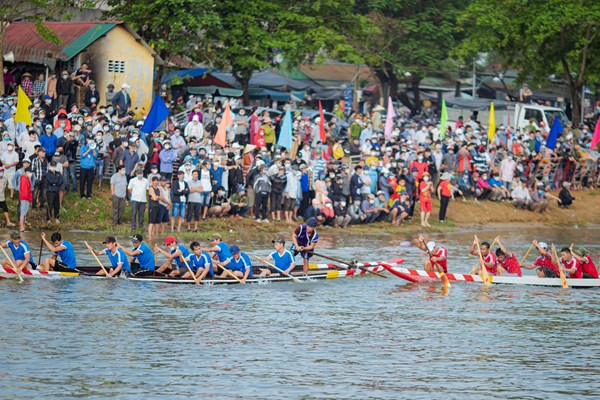 Sôi nổi giải đua ghe truyền thống trên sông Hương - Anh 1