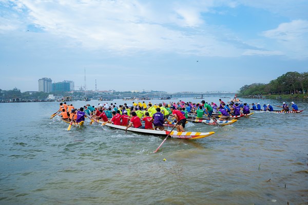 Sôi nổi giải đua ghe truyền thống trên sông Hương - Anh 3