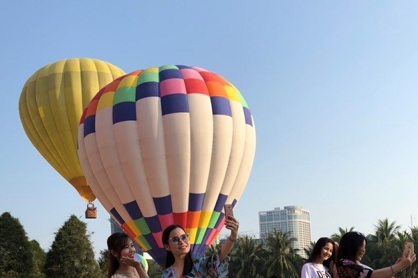 Đà Nẵng tổ chức lễ hội khinh khí cầu chào đón du khách - Anh 1