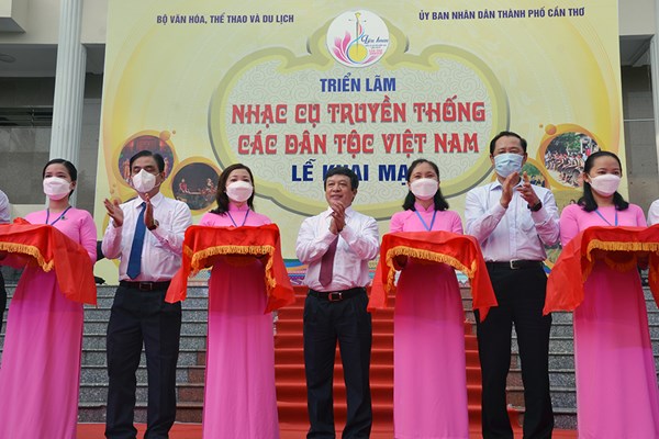 Khai mạc triển lãm “Nhạc cụ truyền thống các dân tộc Việt Nam” tại TP.Cần Thơ - Anh 1