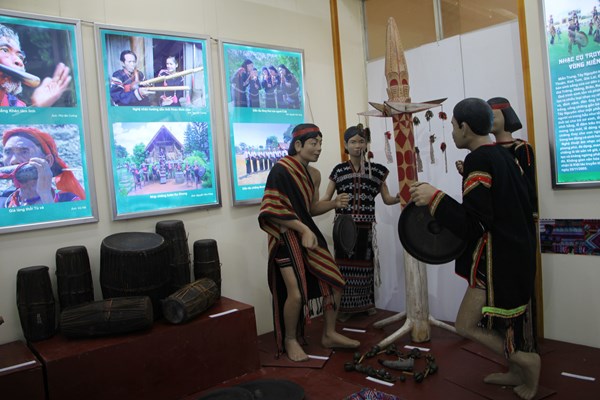 Khai mạc triển lãm “Nhạc cụ truyền thống các dân tộc Việt Nam” tại TP.Cần Thơ - Anh 5