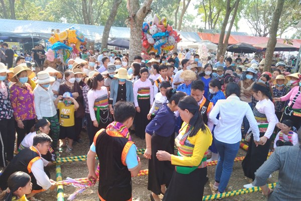 Thanh Hóa: Hàng nghìn người hành hương về Lễ hội Lê Hoàn - Anh 4