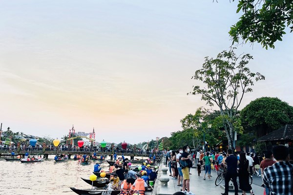 Quảng Nam: Nhộn nhịp du khách dịp lễ giỗ Tổ Hùng Vương - Anh 3
