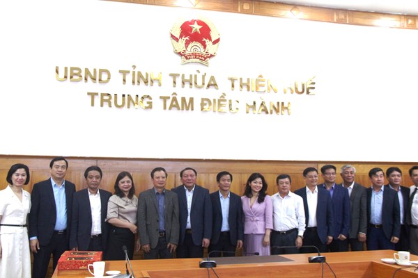 Bộ VHTTDL luôn đồng hành, hỗ trợ Thừa Thiên Huế phát triển văn hóa, thể thao và du lịch - Anh 1