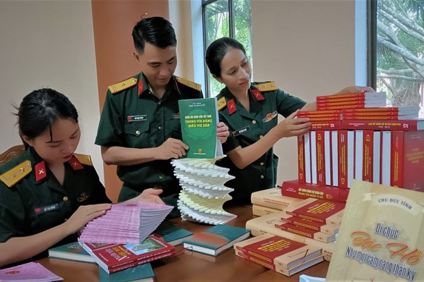 Bộ CHQS Gia Lai với Ngày Sách và Văn hóa đọc Việt Nam - Anh 1