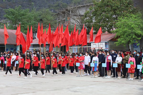 Đồng bào vùng cao biên giới hứng khởi tham gia Đại hội Thể dục -Thể thao - Anh 1