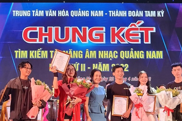 22 tiết mục đoạt giải thưởng tại cuộc thi “Tìm kiếm tài năng âm nhạc” tỉnh Quảng Nam lần thứ II – Năm 2022. - Anh 3