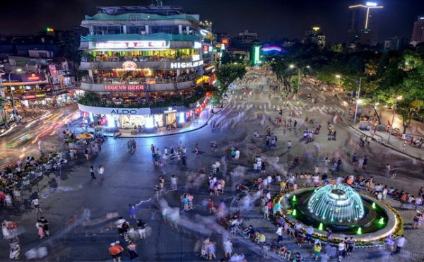 Nhiều quận, huyện ở Hà Nội mở phố đi bộ: Đừng trở thành những phố ... chợ - Anh 1