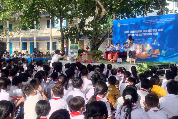 Ngày Sách và Văn hóa đọc tại thành phố biên giới Hà Tiên - Anh 1