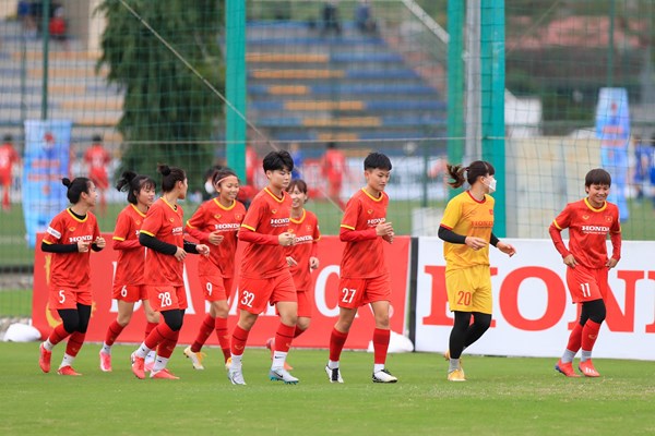 Tuyển nữ Việt Nam thi đấu với “quân xanh” trước thềm SEA Games 31 - Anh 1