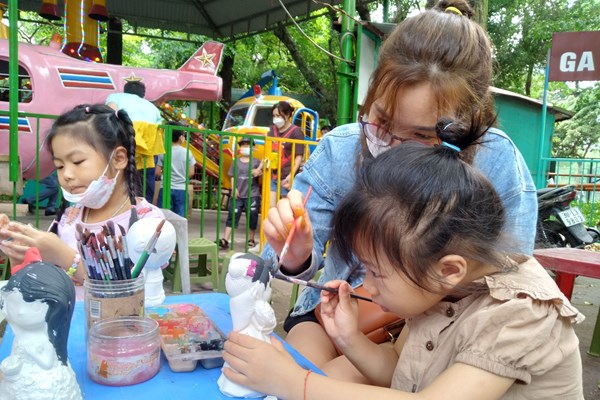 Hà Nội: Công viên Thủ Lệ đông nghẹt người dịp nghỉ lễ 30.4 – 1.5 - Anh 5
