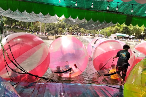 Hà Nội: Công viên Thủ Lệ đông nghẹt người dịp nghỉ lễ 30.4 – 1.5 - Anh 6