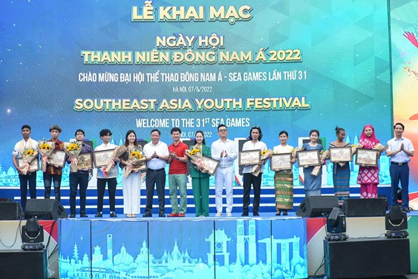 Thanh niên Hà Nội quảng bá vẻ đẹp Thủ đô nhân dịp SEA Games 31 - Anh 3