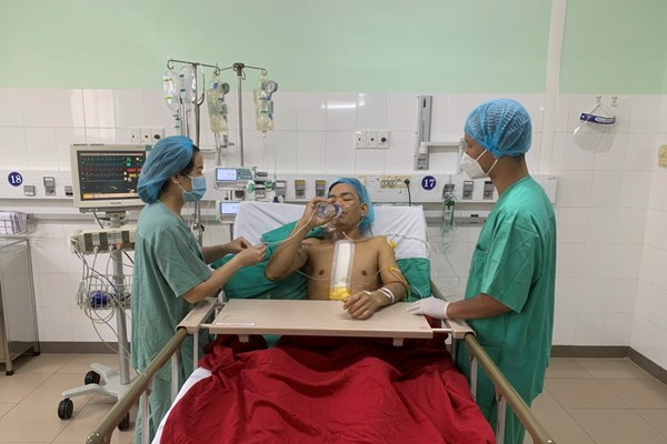 Bệnh viện Trung ương Huế thực hiện ca ghép tim xuyên Việt lập kỷ lục nhanh nhất - Anh 1