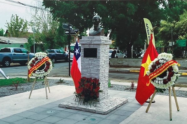 Triển lãm Di tích lưu niệm và tượng đài Chủ tịch Hồ Chí Minh tại Việt Nam và trên thế giới - Anh 6
