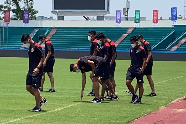 Đội tuyển U23 Indonesia hài lòng với sân tập mới tại Phú Thọ - Anh 1