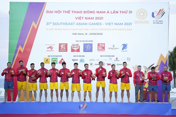Tuyển bóng ném bãi biển nam Việt Nam trọn niềm vui trong ngày nhận HCV - Anh 1