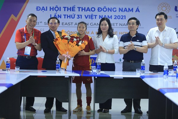 Tuyển nữ Việt Nam được thưởng lớn sau khi thắng ngược Philippines - Anh 1