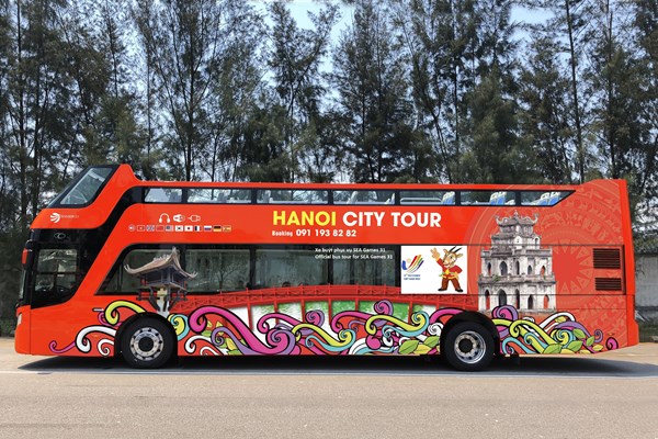 Xe buýt 2 tầng du lịch phục vụ miễn phí đại biểu tham dự SEA Games 31 tại Hà Nội - Anh 1