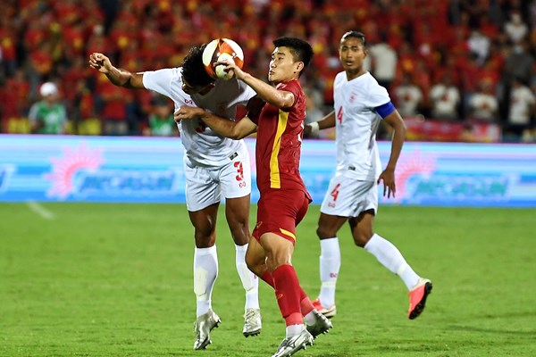 Thắng tối thiểu U23 Myanmar, U23 Việt Nam đặt một chân vào bán kết - Anh 2
