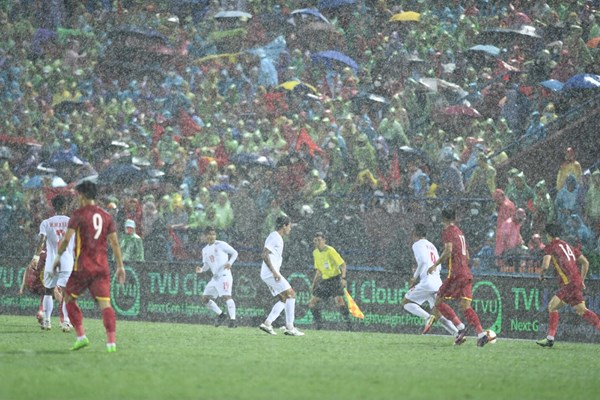 Thắng tối thiểu U23 Myanmar, U23 Việt Nam đặt một chân vào bán kết - Anh 7