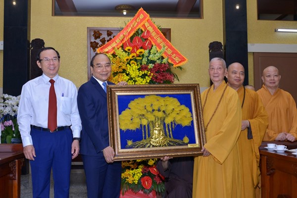 Chủ tịch nước Nguyễn Xuân Phúc chúc mừng Đại lễ Phật đản tại TP.HCM - Anh 2