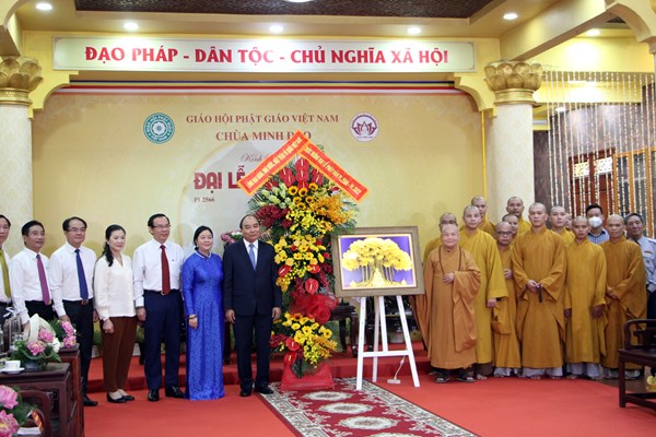 Chủ tịch nước Nguyễn Xuân Phúc chúc mừng Đại lễ Phật đản tại TP.HCM - Anh 4