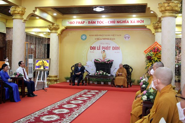 Chủ tịch nước Nguyễn Xuân Phúc chúc mừng Đại lễ Phật đản tại TP.HCM - Anh 1