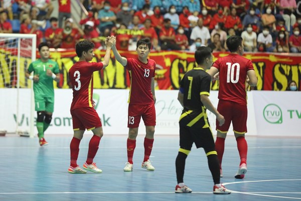 Thắng đậm Malaysia, tuyển Futsal Việt Nam vươn đầu bảng - Anh 5