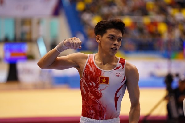 Đánh bại nhà vô địch thế giới, Đặng Ngọc Xuân Thiện giành HCV Thể dục dụng cụ - Anh 1