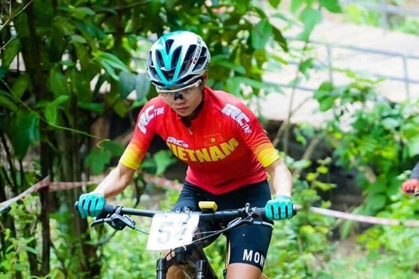 Nữ cua-rơ người Mường giành HCV xe đạp địa hình trên quê nhà - Anh 1