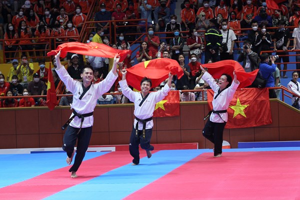 Taekwondo Việt Nam giành 4 HCV trong ngày ra quân - Anh 2