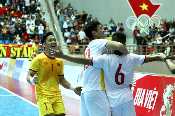 Đánh bại Myanmar, tuyển Futsal Việt Nam rộng cửa giành HCV - Anh 2