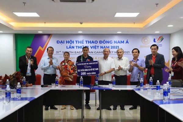 Tuyển nữ Việt Nam được thưởng lớn sau khi giành quyền vào chung kết SEA Games 31 - Anh 1