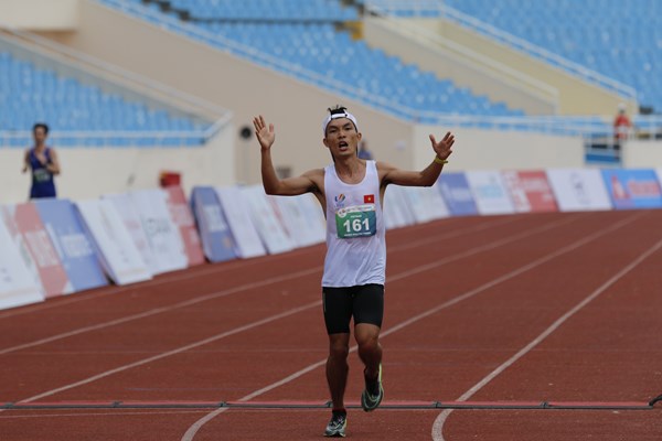 Hoàng Nguyên Thanh mang về  chiếc HCV  SEA  Games marathon nam đầu tiên cho Việt Nam - Anh 2