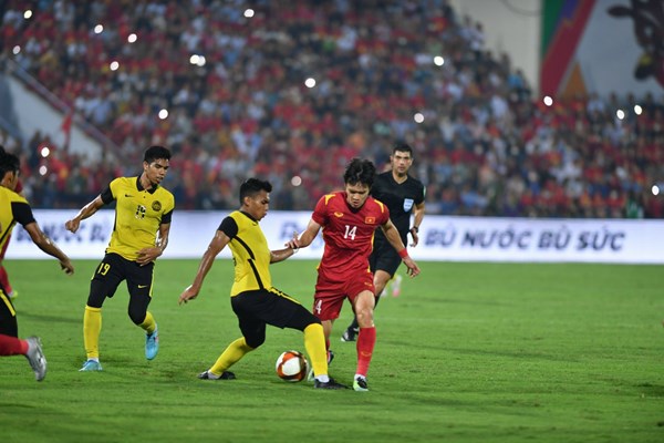 Thắng nghẹt thở Malaysia, U23 Việt Nam vào chung kết SEA Games 31 - Anh 4
