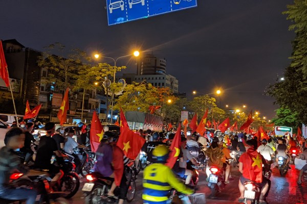 Người dân cả nước xuống đường mừng chiến thắng của U23 Việt Nam - Anh 2