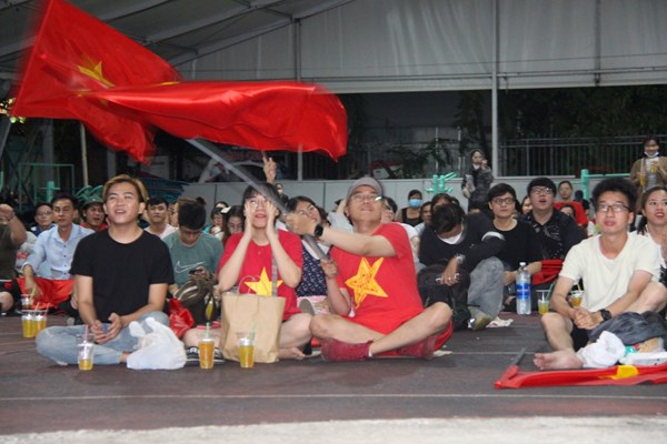 Người dân cả nước xuống đường mừng chiến thắng của U23 Việt Nam - Anh 7