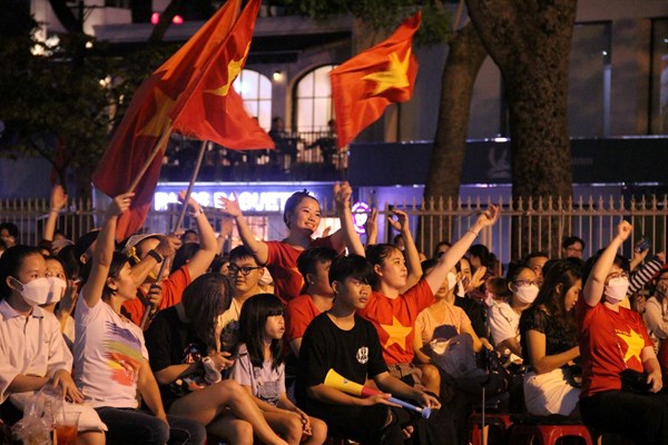 Người dân cả nước xuống đường mừng chiến thắng của U23 Việt Nam - Anh 5