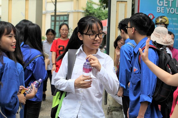 Tuyển sinh lớp 10 tại Hà Nội: Chuẩn bị chốt việc đăng ký dự thi - Anh 1
