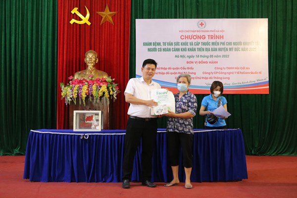 Hội Chữ thập đỏ thành phố Hà Nội triển khai các hoạt động tháng nhân đạo - Anh 1