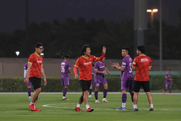 Tuyển U23 Việt Nam có buổi tập đầu tiên ở UAE - Anh 2