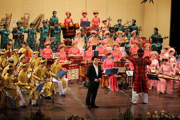 “Rạng Đông”: Chương trình hòa nhạc mang đậm bản sắc dân tộc - Anh 3