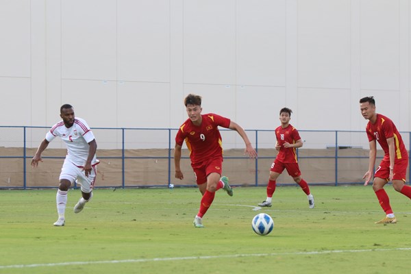 U23 Việt Nam thi đấu nỗ lực trước U23 UAE - Anh 1