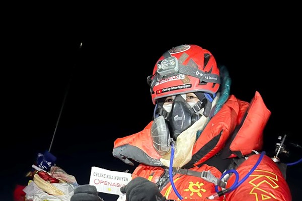 Chuyện người phụ nữ Việt Nam đầu tiên chinh phục nóc nhà thế giới Everest - Anh 1